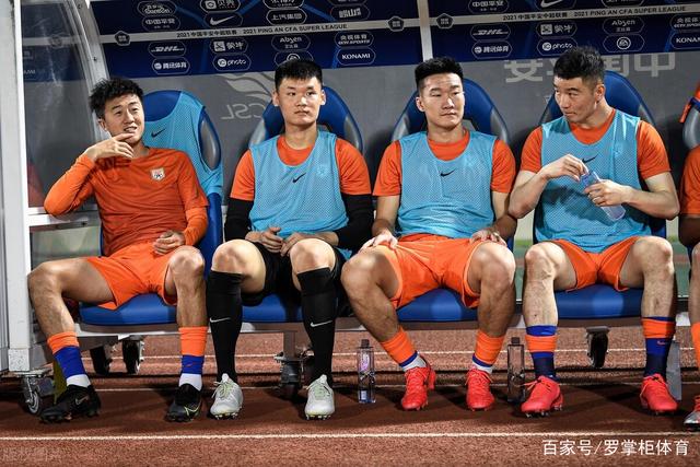 朱芳雨：胡明轩有些肌腱发炎徐杰是肠胃炎，他们都因伤退出国家队