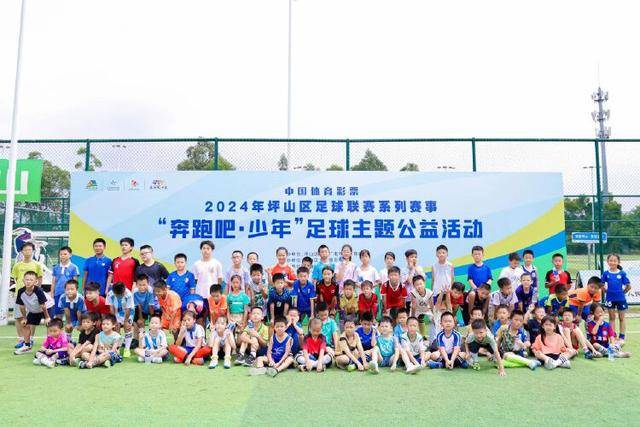 每体：戈登已经乘车抵达了巴塞罗那的体检医院，今日就将签约